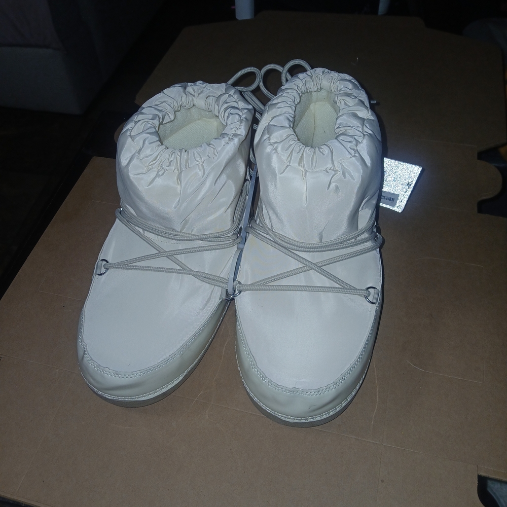 Forever 21 White Moon Boots